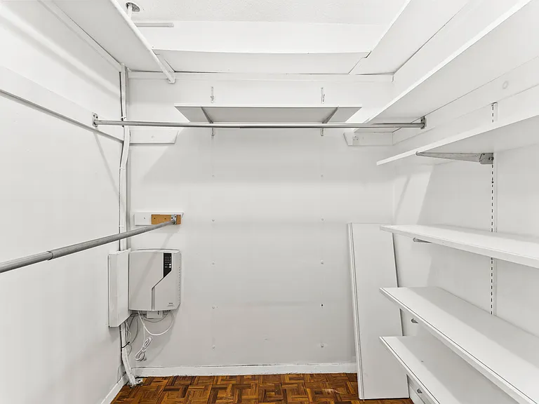 200 Winston Dr #720 — Photo 28
