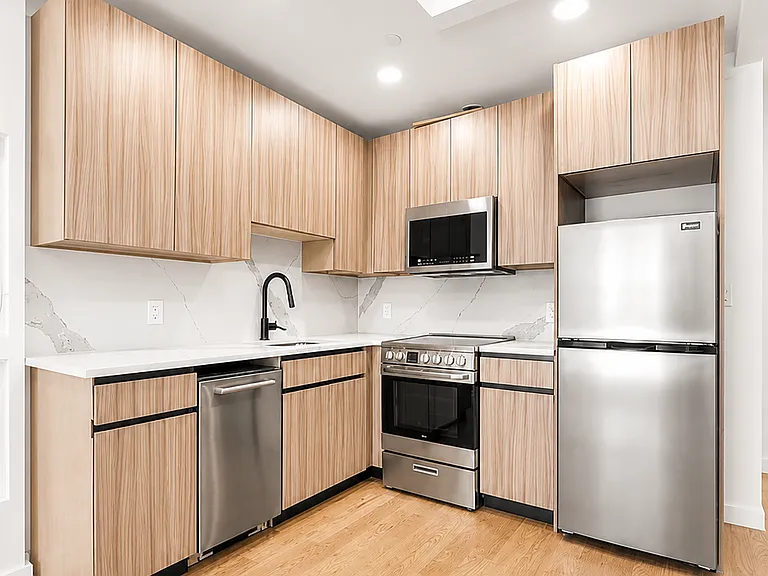 139 Meserole St #2F — Photo 1