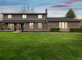 9332 Oakmont Dr, Grand Blanc, MI 48439