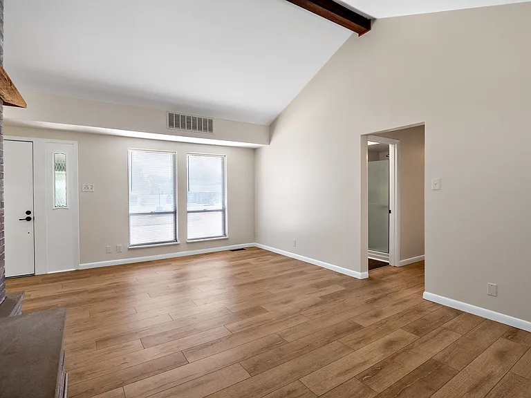 12215 Blackhall Dr — Photo 3