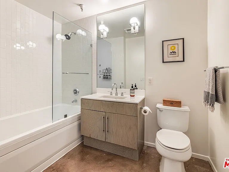 530 Molino St #213 — Photo 14