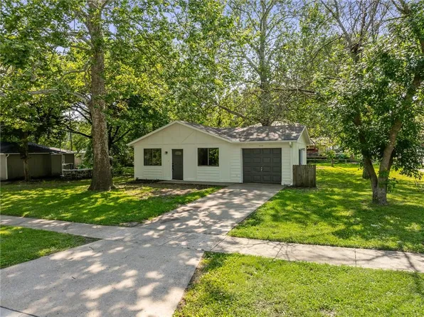 439 N Walnut St, Olathe, KS 66061