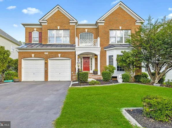25710 S Village Dr, Chantilly, VA 20152