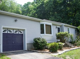 2 Surrey Ln, New Milford, CT 06776