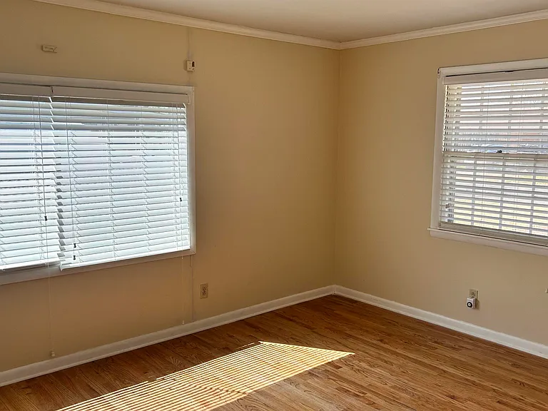 2106 Giles Dr NE — Photo 11