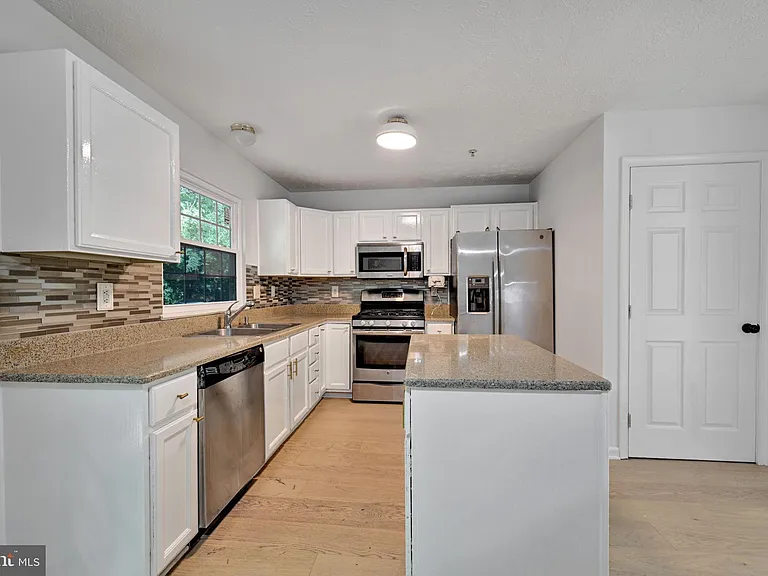 7836 Foxfarm Ln — Photo 3