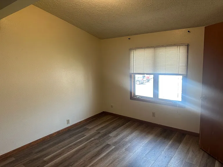 610 Curtis St — Photo 12