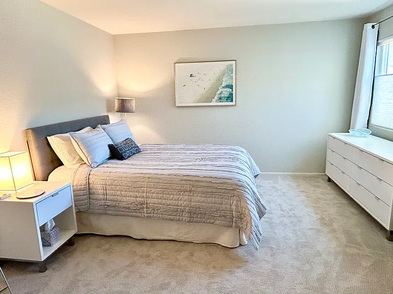 Large and quiet master bedroom