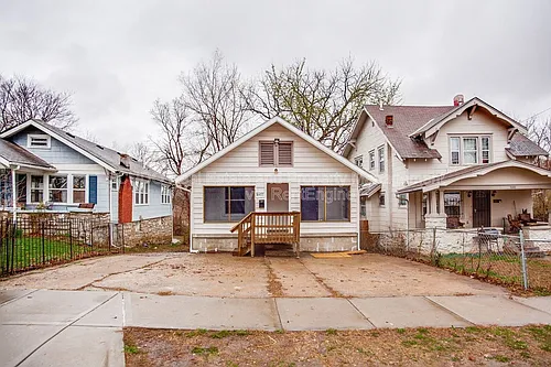 5002 Euclid Ave E Photo 1
