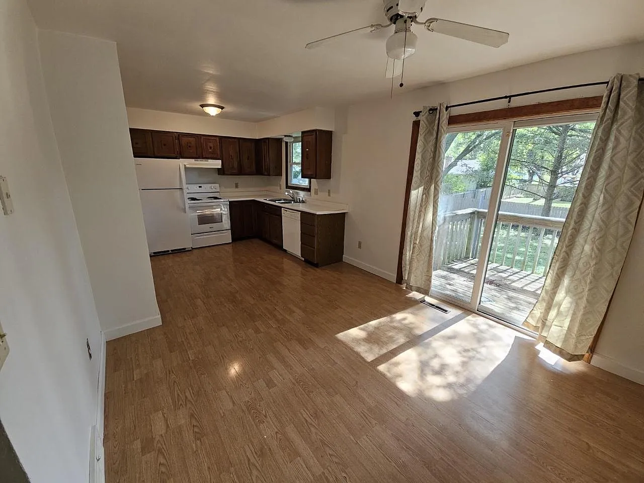 3 bed, 1.5 bath, 1316 sqft, $2,400 — Photo 3