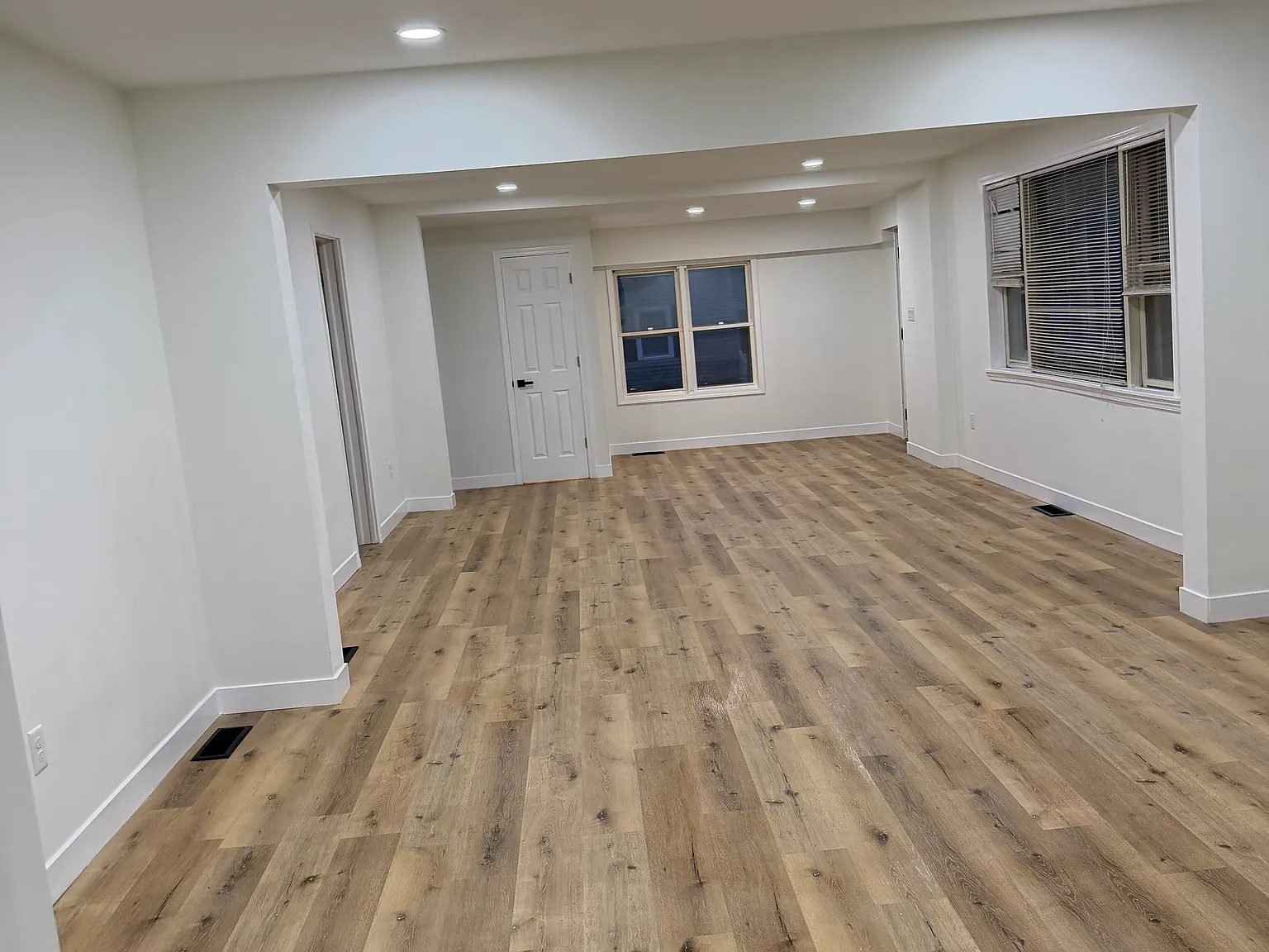 3 bed, 1.5 bath, 1915 sqft, $2,300 — Photo 4