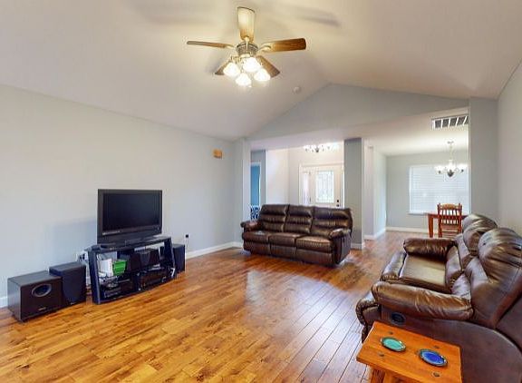 3rd image of 8119 Chestnut Hill Ln