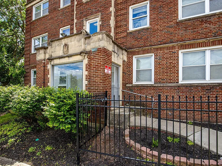 Historical Apartments l Oak St — Photo 13