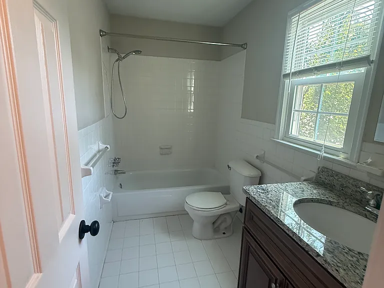 274 Exeter Rd — Photo 9