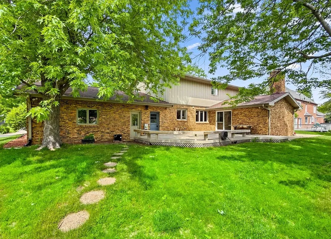 5 bed, 3692 sqft, $3,000 — Photo 4