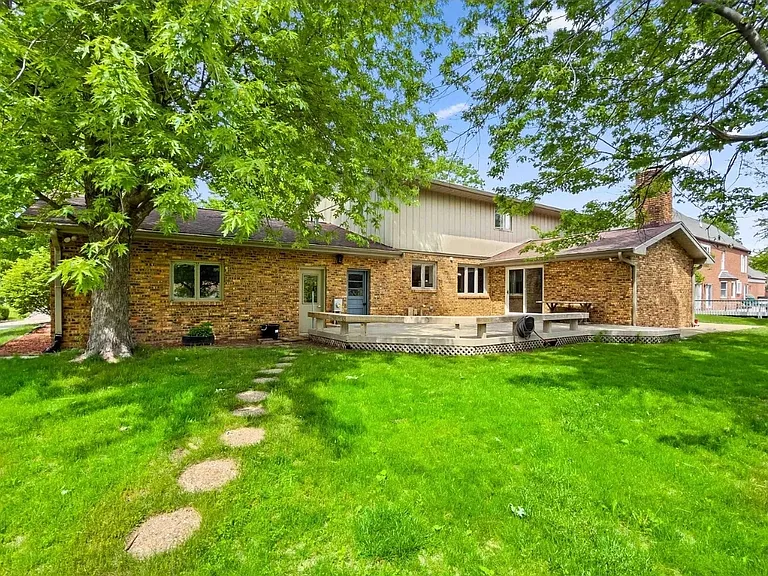 210 E Morningside Dr — Photo 3