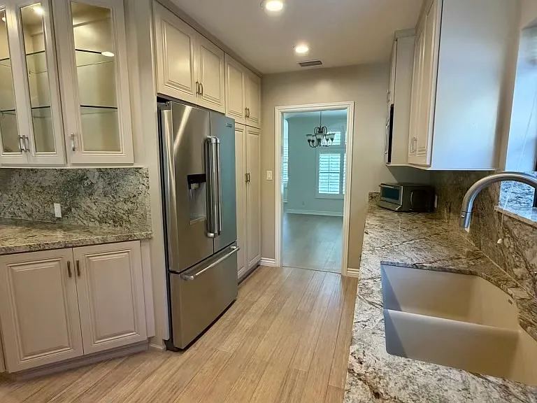 3247 Mills Ave — Photo 7