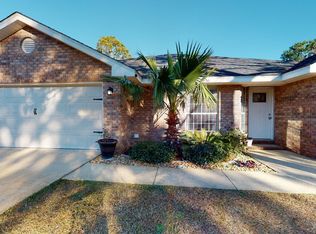 1926 Commodore Dr, Navarre, FL 32566
