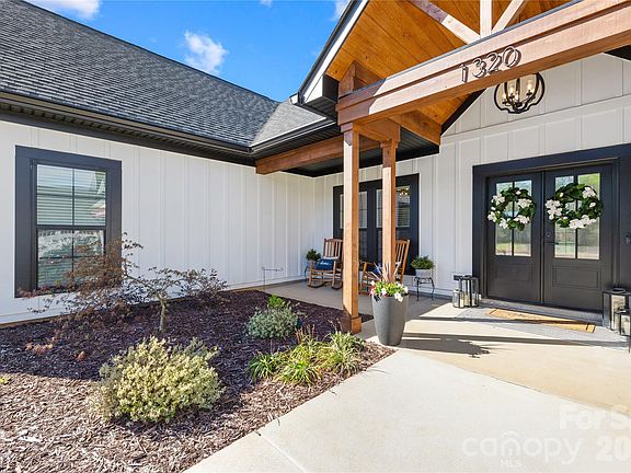 3rd image of 1320 Coppergate Dr