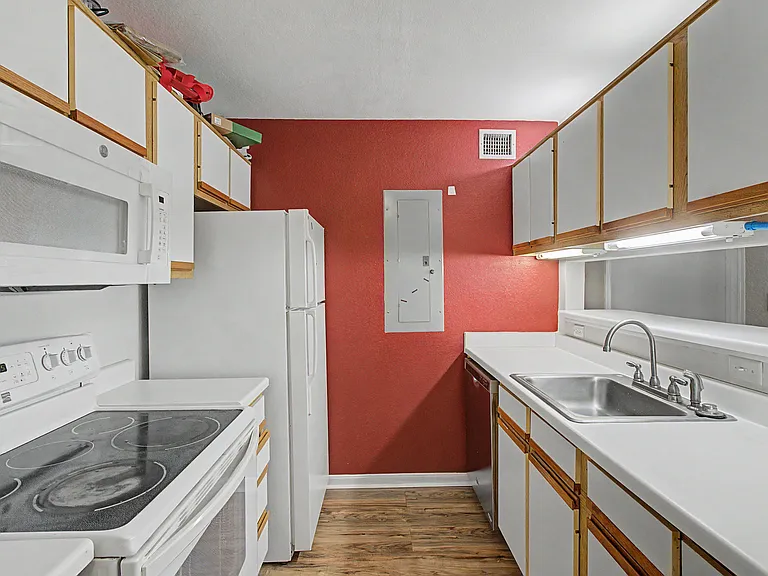 521 Southwest Pkwy #103 — Photo 8