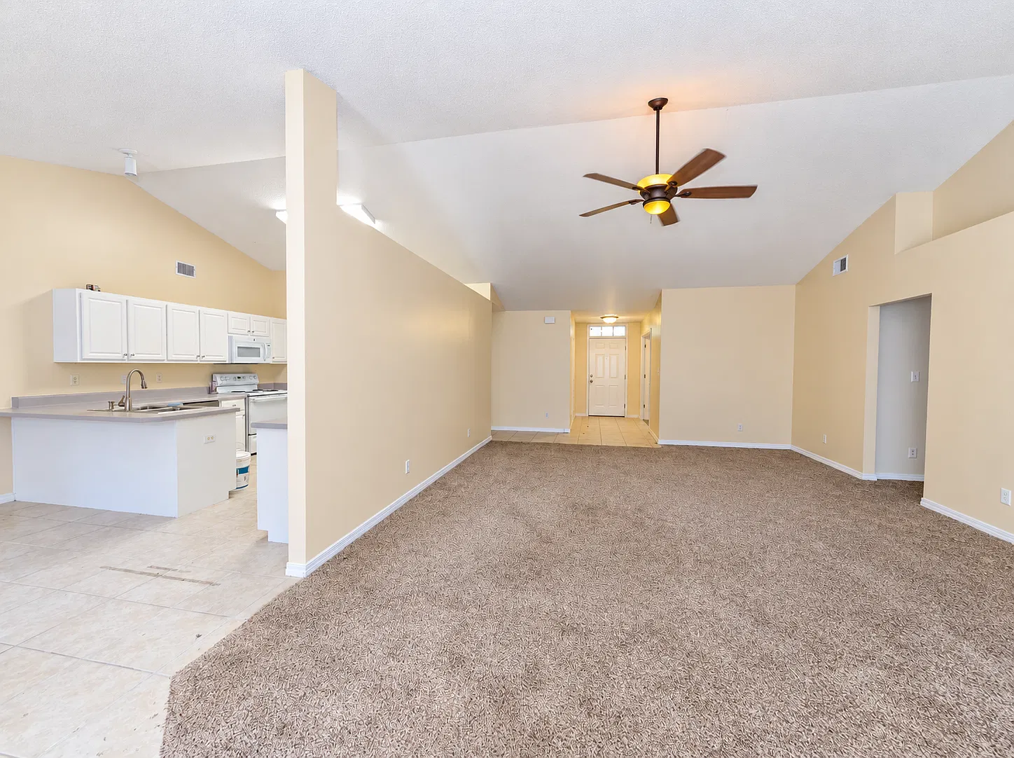 4 bed, 2580 sqft, $2,050 — Photo 4