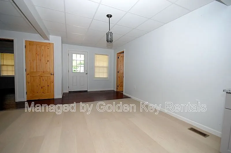 Building Photo - 313 E Main St #A