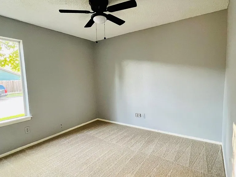 7627 Candlegreen Ln — Photo 28