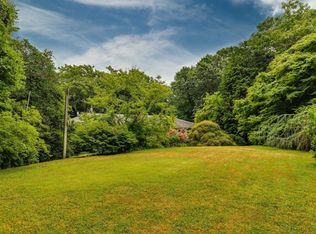 25 Laurel Cove Rd, Oyster Bay, NY 11771