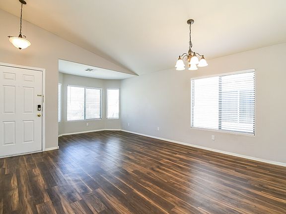 3rd image of 3275 W Sunshine Butte Dr