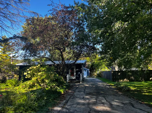 601 Locust Ave, Geneva, IL 60134