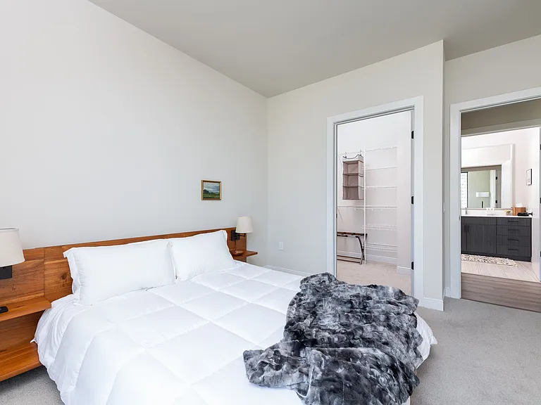 1634 N Franklin Pl #204 — Photo 8