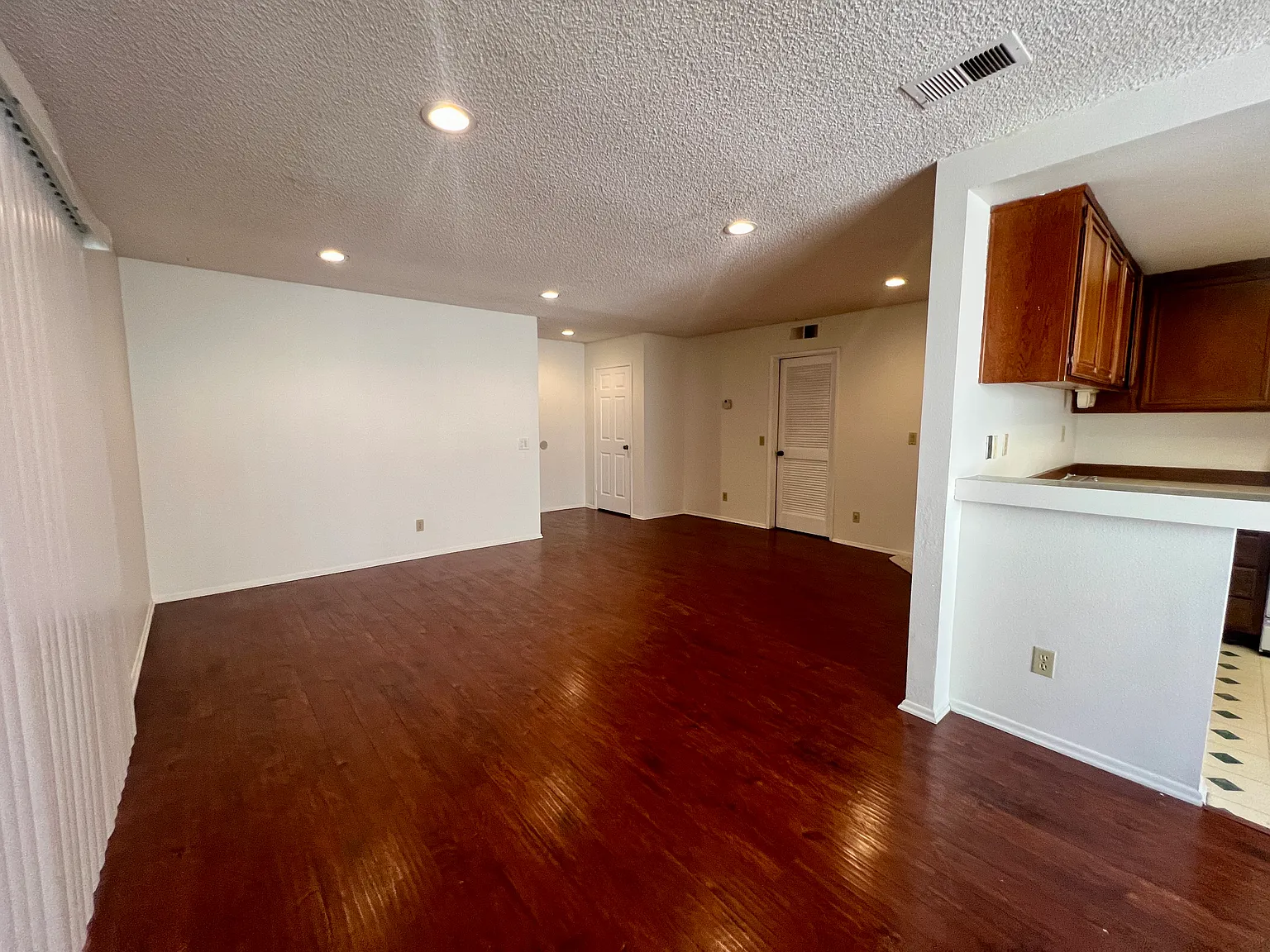 2 bed, 1025 sqft, $2,725 — Photo 3