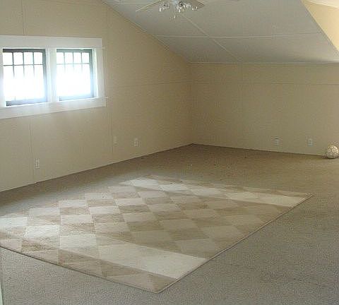 5th image of 1335 W Friendly Ave