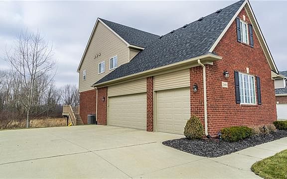 4th image of 24483 Glenwood Dr