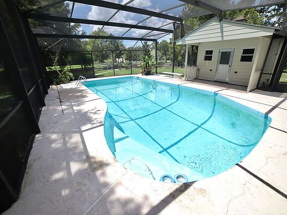 5th image of 103 Canal Dr E