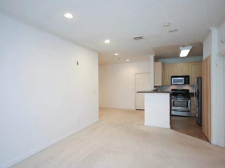 300 N El Molino Ave #126 — Photo 5