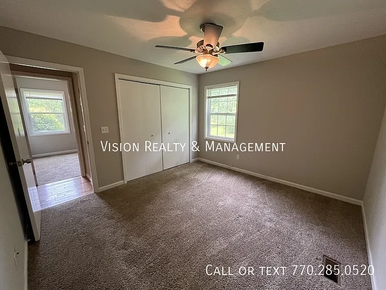 106 Barton Ln — Photo 12