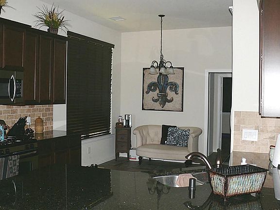 Nice breakfast bar! Granite countertops