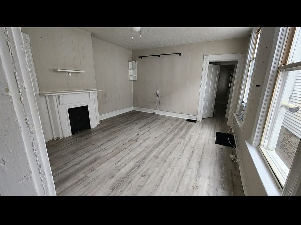 2nd image of 1826 Pearl St #1826