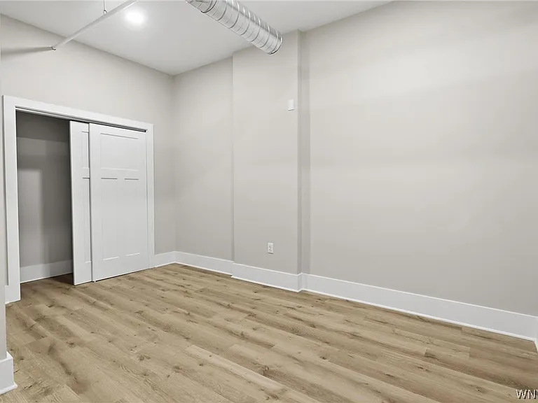 136 Seneca St — Photo 31