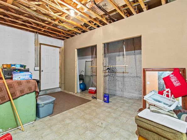 405 N High Ave, Oxford, IA 52322
