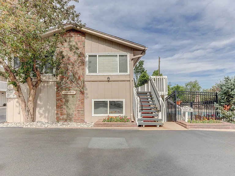 Edelweiss Apartments — Photo 7