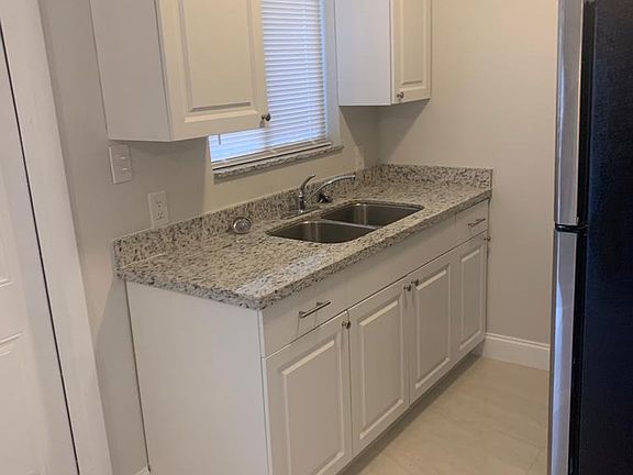 4th image of 1531 NE 117th St APT 1