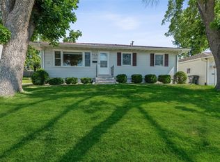 1632 47th St NE, Cedar Rapids, IA 52402