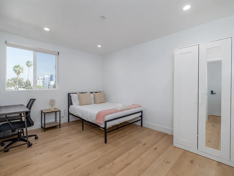 1223 W 37th Dr #1 — Photo 20