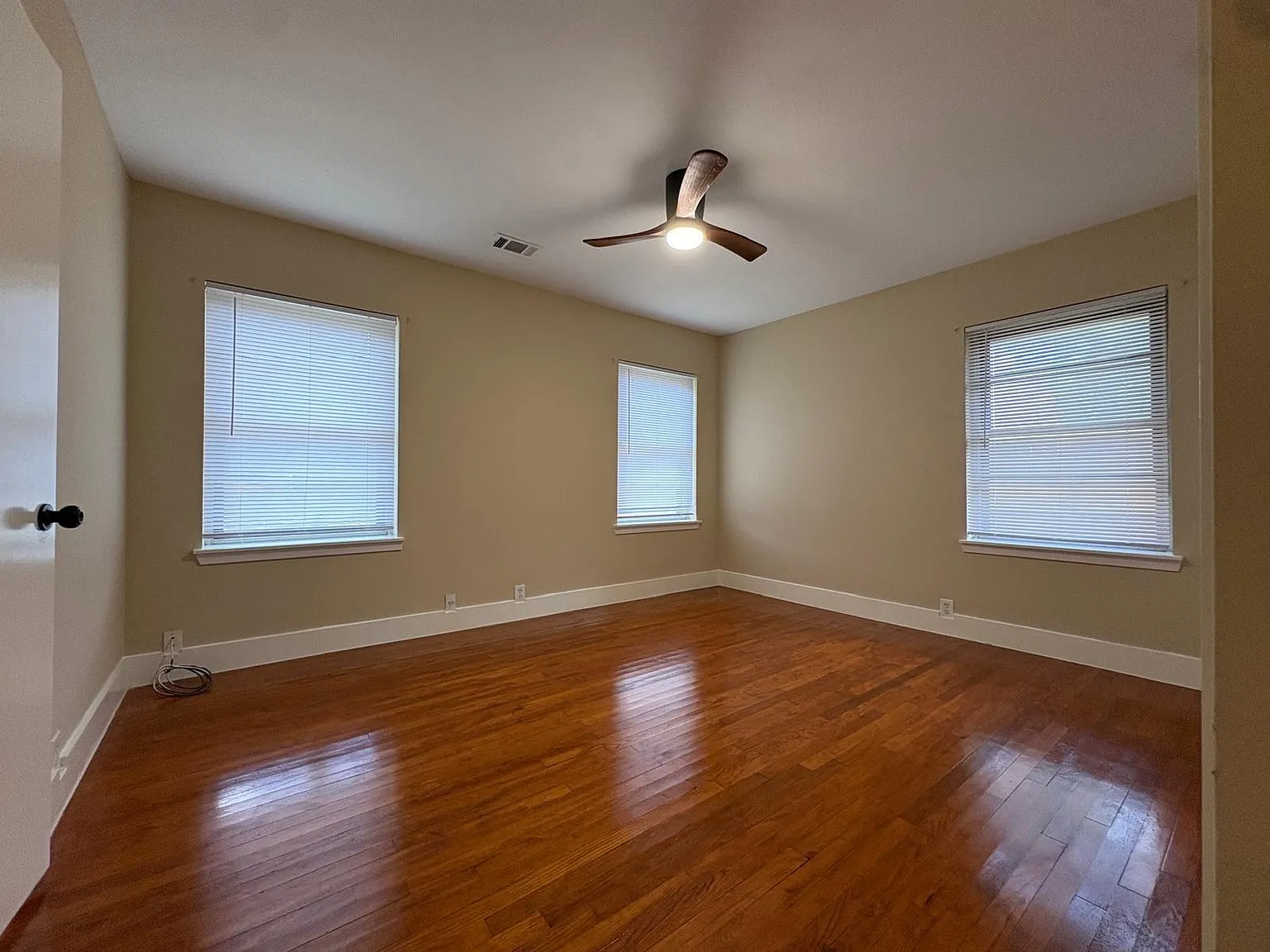 3 bed, 1.5 bath, 1506 sqft, $2,600 — Photo 4