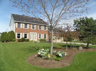 6162 Shamrock Ln, East Amherst, NY 14051