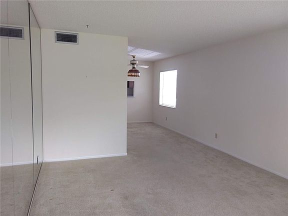 3rd image of 11 Vista Gardens Trl