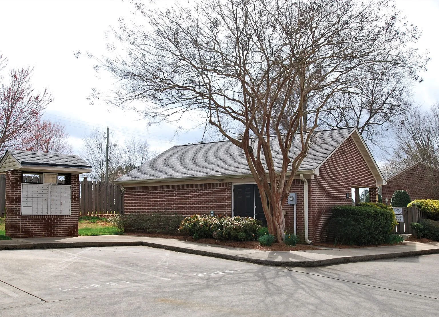 2 bed, 1.5 bath, 1005 sqft, $1,395 — Photo 2
