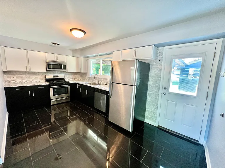 128 E Normandy Dr — Photo 8